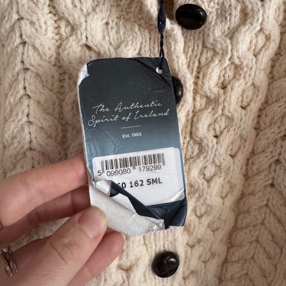 ❌SOLD❌ Aran Woollen Mills Irish Knit Merino Wool Cream Cardigan Sweater Childs S - Picture 10 of 11